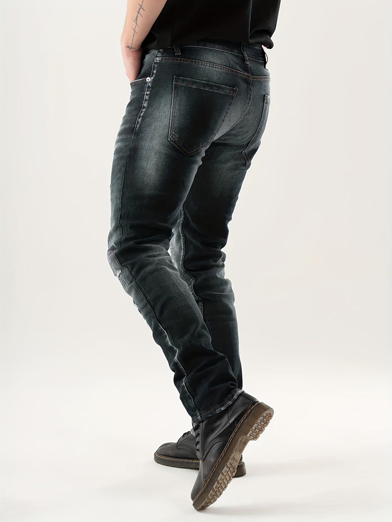 "Distressed Skinny Jeans for Men - Fashionable Street Style with Medium Stretch"